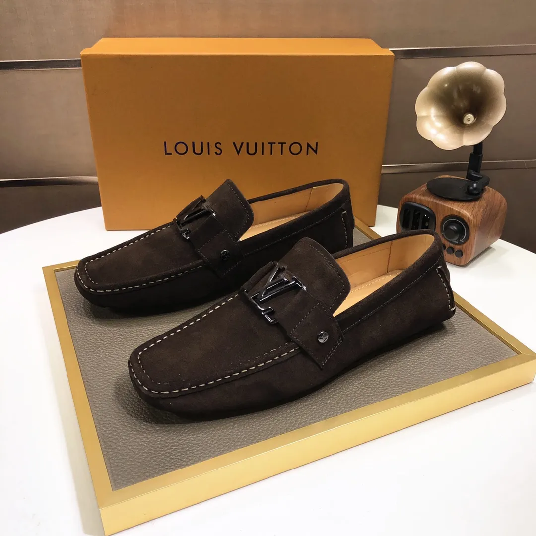 Men's men's shoes 💰420💰 [LV Doudou shoes] (water-dyed cowhide lining) new model is on the market, available on the official website. The new Doudou shoes are processed into single-color materials, and the uppers are made of imported cowhide material. The body of the shoe is fully hemmed with mark thread, and is lined with imported original cowhide leather. The elegant shoe shape is super suitable for all-matching, and the size is 38-44.